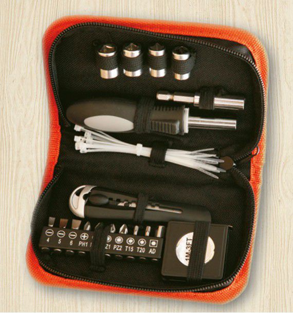 TROUSSE A OUTILS 30 PIECES
